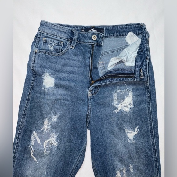 Hollister Size 3/26 Medium Wash Distressed Ultra Hi Rise Mom Jeans - Picture 6 of 10